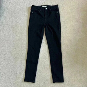Gap black true skinny jeans in size 28
